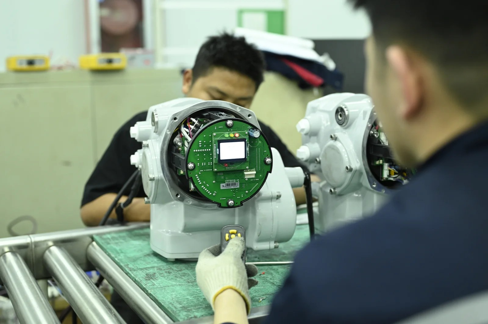 Electric actuator assembly and testing in workshop